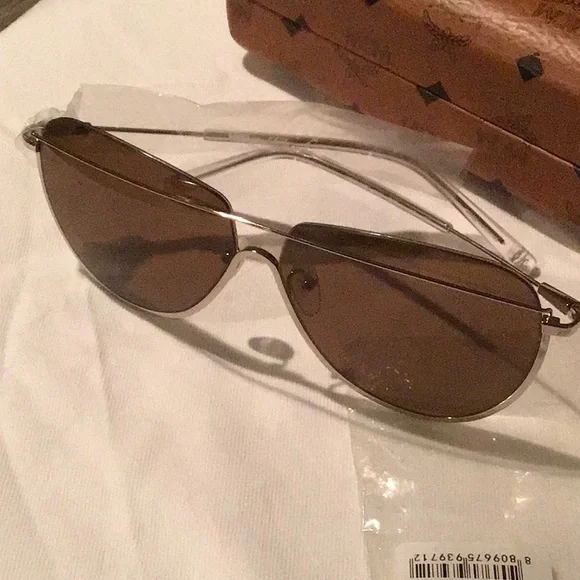 New MCM Aviator Sunglasses with case - Picture 4 of 4